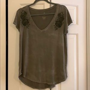 Medium American Eagle olive embroidered tee
